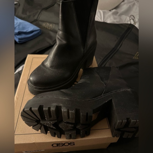 ASOS Chunky lug-sole black boots. Size 7.5 - Picture 4 of 9